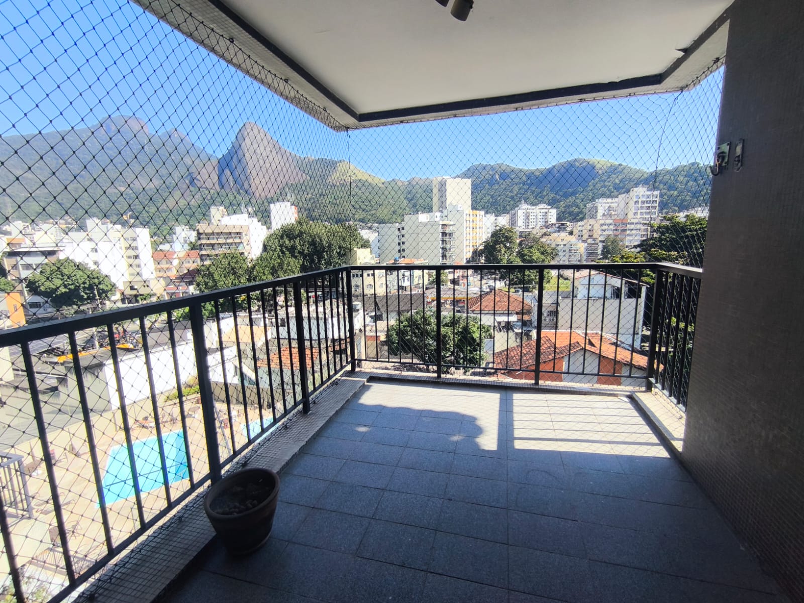 Apartamento para alugar no Grajaú 3 quartos, varanda e duas 
